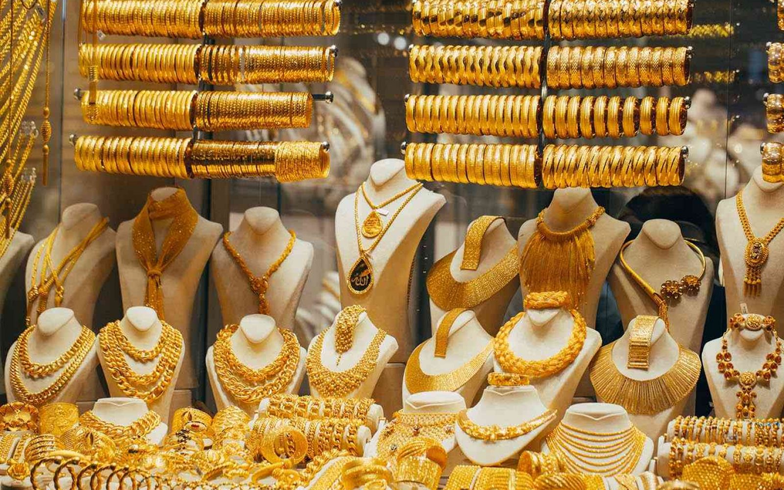 عيار 21 يواصل التراجع.. انخفاض جديد في أسعار الذهب اليوم الأربعاء وبشرى سارة للعرسان